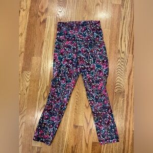 Lululemon size 0 crop leggings.